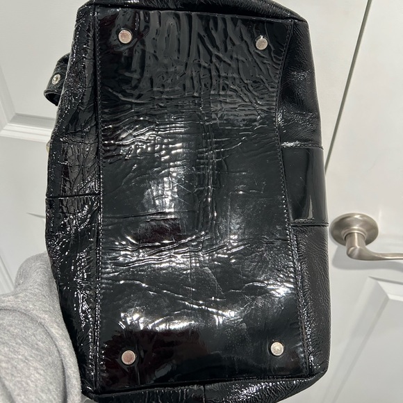 Authentic Oscar de la Renta pebble patent leather handbag with chain link straps - Picture 5 of 8